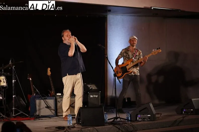Foto 18 - Richard Ray Farrell llena de ritmo la plaza de la Biblioteca Torrente Ballester