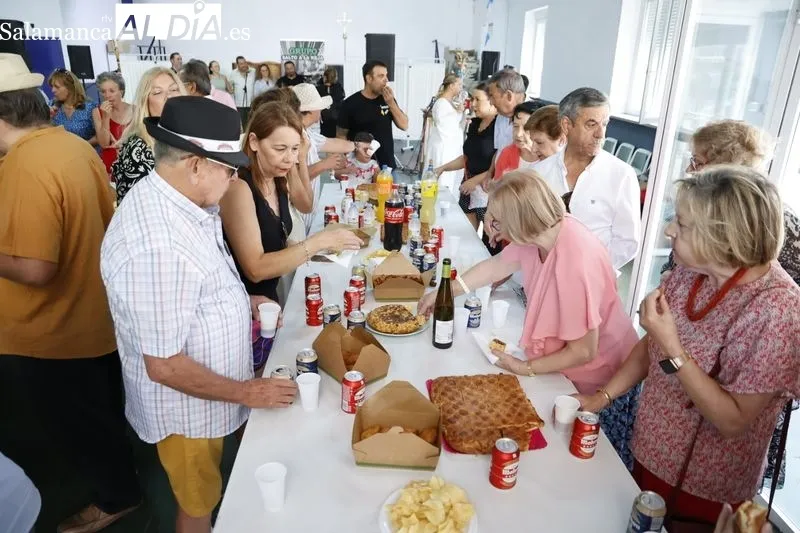 Foto 3 - Los vecinos de La Vell&eacute;s disfrutan de un buen almuerzo para celebrar sus fiestas