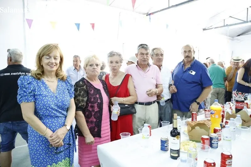 Foto 6 - Los vecinos de La Vell&eacute;s disfrutan de un buen almuerzo para celebrar sus fiestas