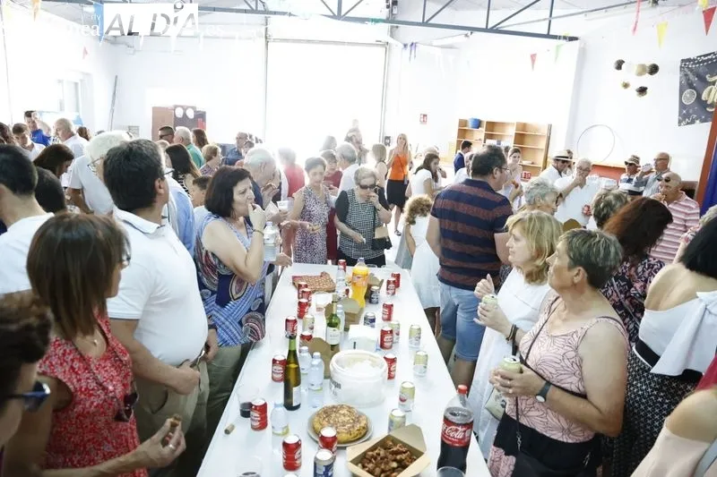 Foto 7 - Los vecinos de La Vell&eacute;s disfrutan de un buen almuerzo para celebrar sus fiestas