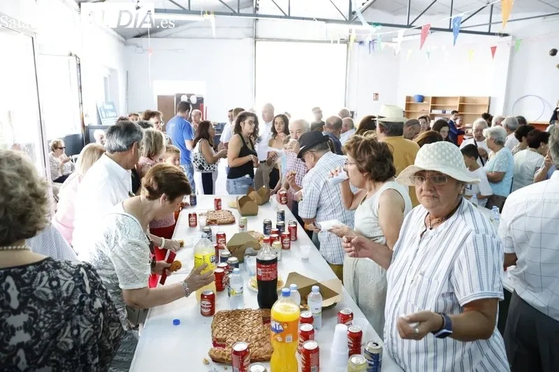Foto 8 - Los vecinos de La Vell&eacute;s disfrutan de un buen almuerzo para celebrar sus fiestas