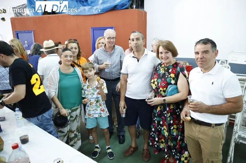 Foto 9 - Los vecinos de La Vell&eacute;s disfrutan de un buen almuerzo para celebrar sus fiestas