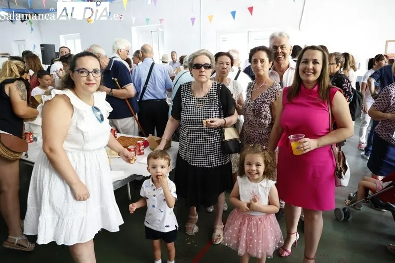 Foto 10 - Los vecinos de La Vell&eacute;s disfrutan de un buen almuerzo para celebrar sus fiestas