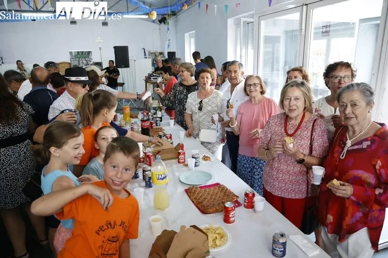 Foto 13 - Los vecinos de La Vell&eacute;s disfrutan de un buen almuerzo para celebrar sus fiestas