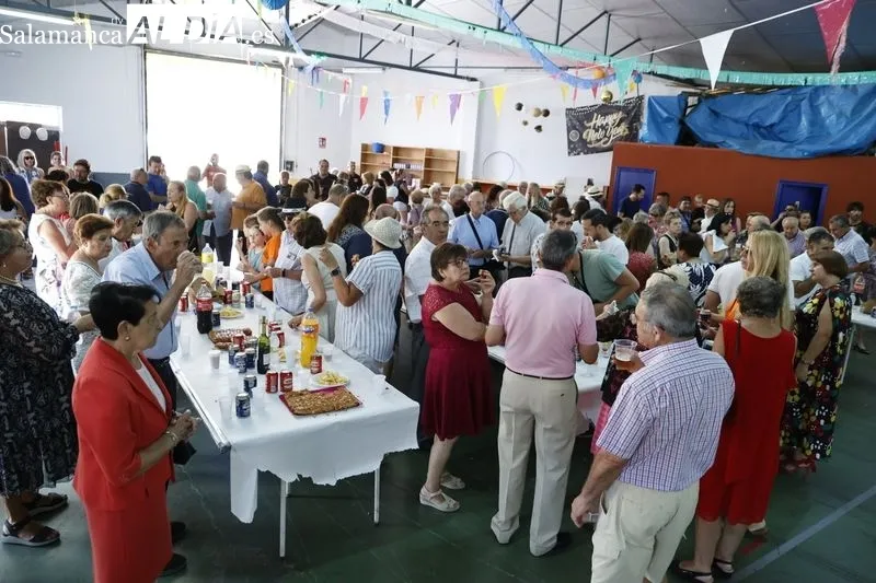 Foto 14 - Los vecinos de La Vell&eacute;s disfrutan de un buen almuerzo para celebrar sus fiestas