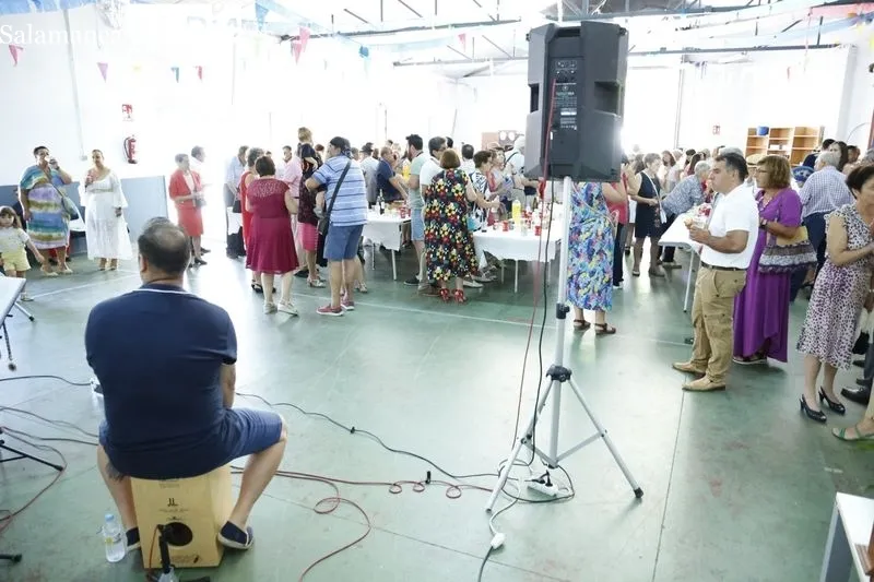Foto 16 - Los vecinos de La Vell&eacute;s disfrutan de un buen almuerzo para celebrar sus fiestas
