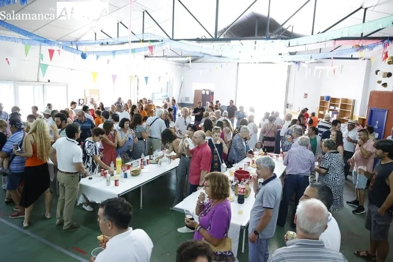 Foto 17 - Los vecinos de La Vell&eacute;s disfrutan de un buen almuerzo para celebrar sus fiestas