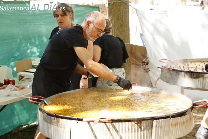 Foto 3 - M&uacute;sica y una gran paella para celebrar las fiestas en Golpejas
