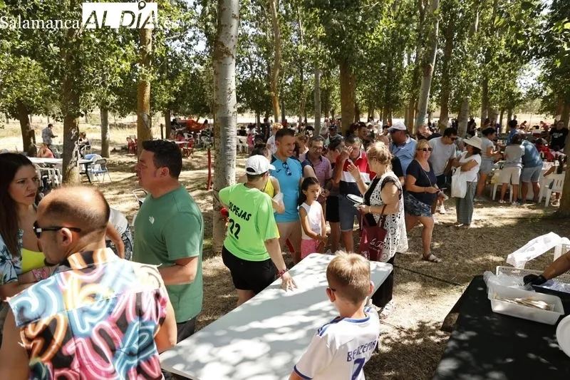 Foto 4 - M&uacute;sica y una gran paella para celebrar las fiestas en Golpejas