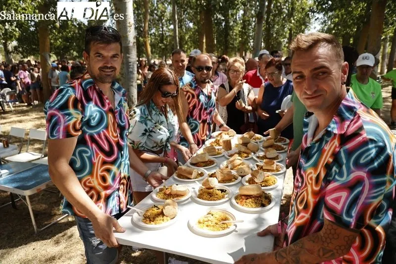 Foto 5 - M&uacute;sica y una gran paella para celebrar las fiestas en Golpejas