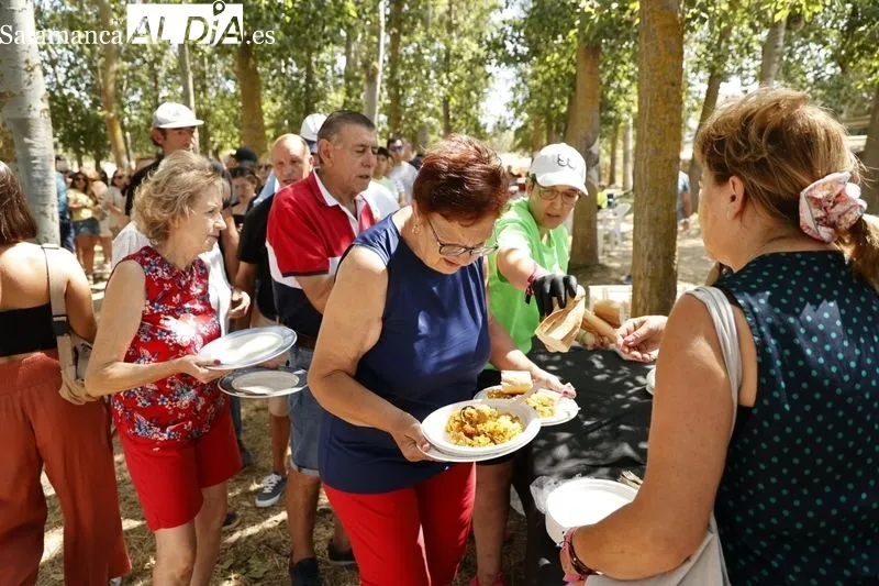 Foto 6 - M&uacute;sica y una gran paella para celebrar las fiestas en Golpejas