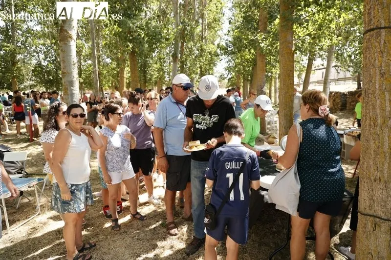 Foto 7 - M&uacute;sica y una gran paella para celebrar las fiestas en Golpejas