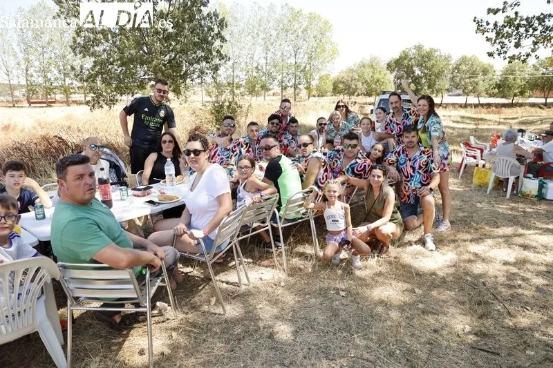 Foto 8 - M&uacute;sica y una gran paella para celebrar las fiestas en Golpejas