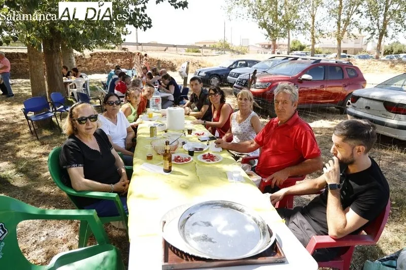 Foto 14 - M&uacute;sica y una gran paella para celebrar las fiestas en Golpejas