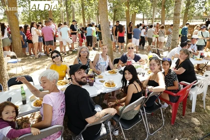 Foto 15 - M&uacute;sica y una gran paella para celebrar las fiestas en Golpejas