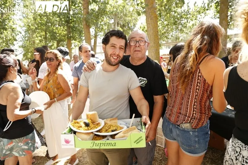 Foto 19 - M&uacute;sica y una gran paella para celebrar las fiestas en Golpejas