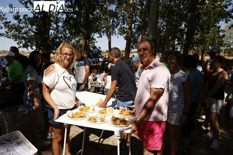 Foto 23 - M&uacute;sica y una gran paella para celebrar las fiestas en Golpejas