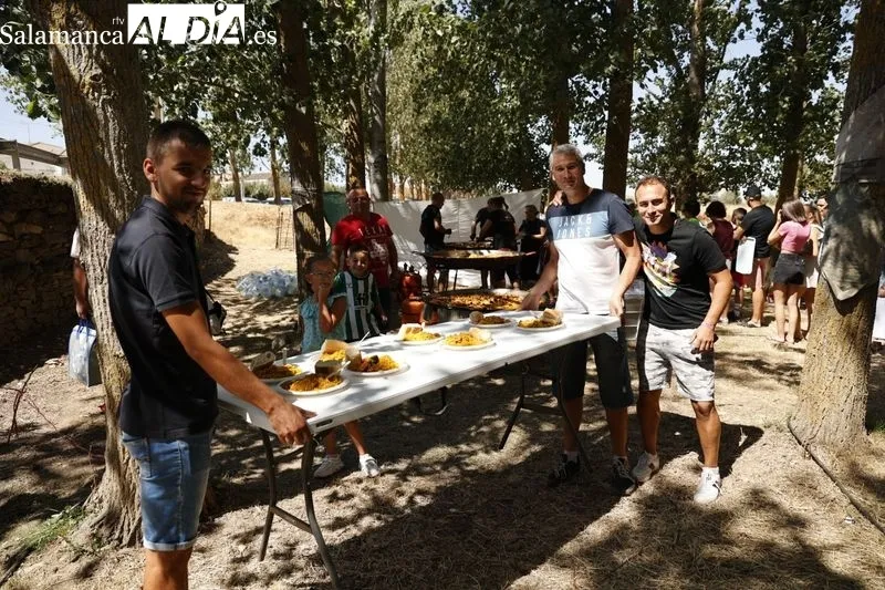 Foto 24 - M&uacute;sica y una gran paella para celebrar las fiestas en Golpejas