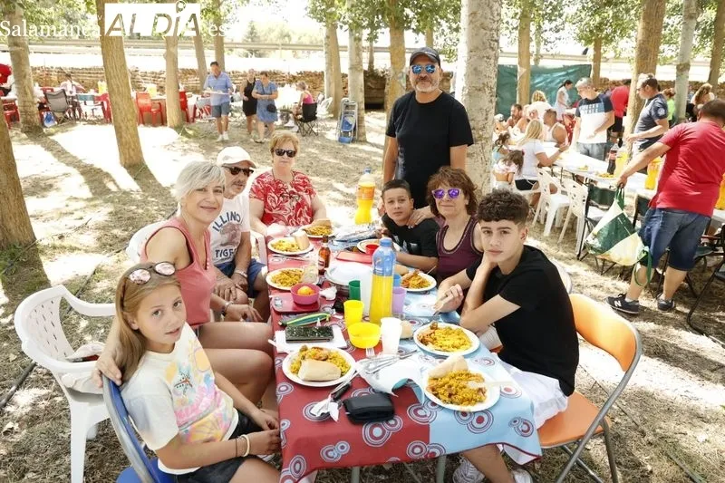Foto 27 - M&uacute;sica y una gran paella para celebrar las fiestas en Golpejas