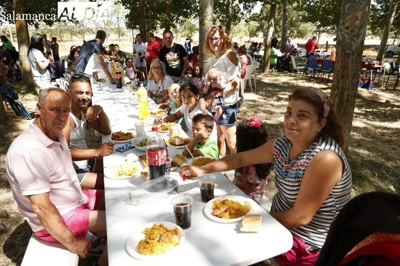 Foto 29 - M&uacute;sica y una gran paella para celebrar las fiestas en Golpejas