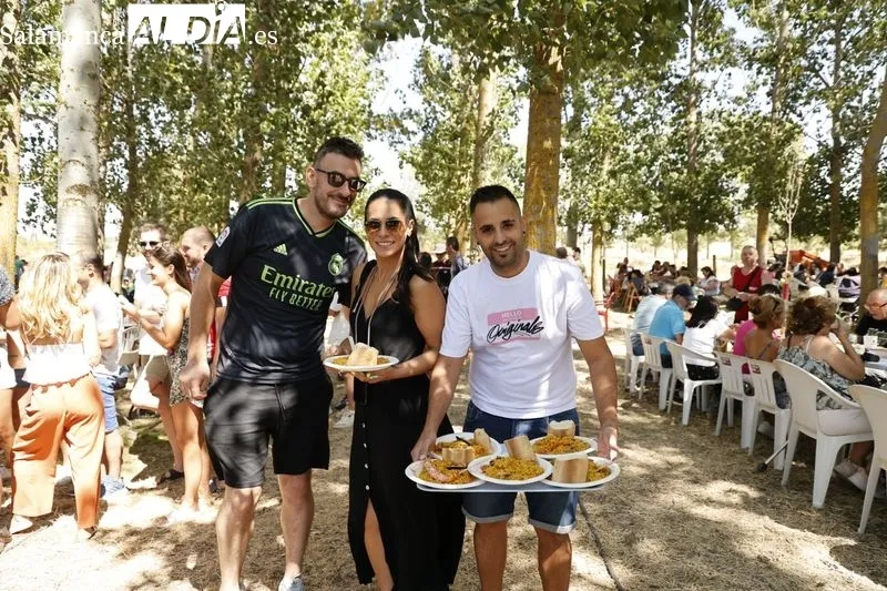 Foto 32 - M&uacute;sica y una gran paella para celebrar las fiestas en Golpejas