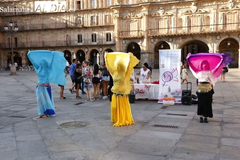 Foto 11 - La Asociaci&oacute;n S&iacute;ndrome de Turner 'Alejandra Salamanca' hace la habitual lectura del manifiesto en la Plaza Mayor