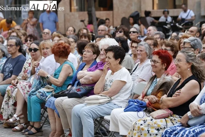 Foto 6 - Salda&ntilde;a y Carioca representan &lsquo;&iquest;D&oacute;nde est&aacute; Tom&aacute;s?&rsquo; en la plaza San Boal
