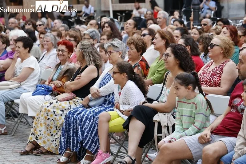 Foto 7 - Salda&ntilde;a y Carioca representan &lsquo;&iquest;D&oacute;nde est&aacute; Tom&aacute;s?&rsquo; en la plaza San Boal