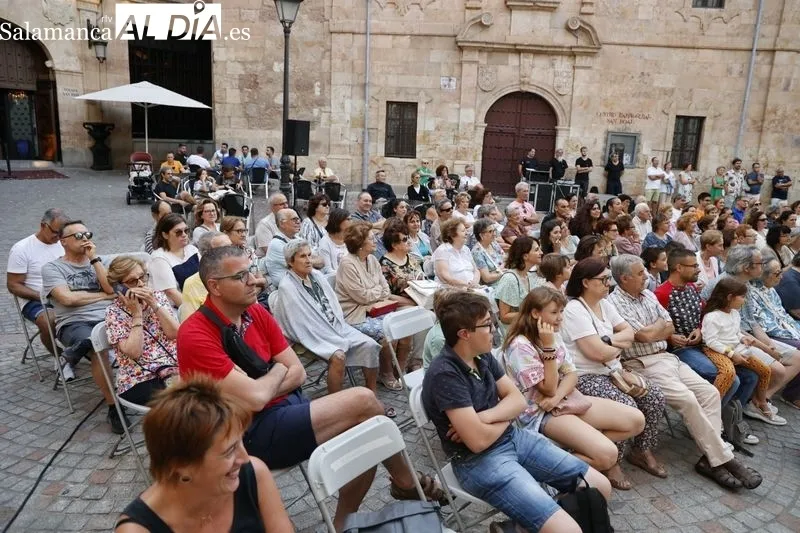 Foto 15 - Salda&ntilde;a y Carioca representan &lsquo;&iquest;D&oacute;nde est&aacute; Tom&aacute;s?&rsquo; en la plaza San Boal