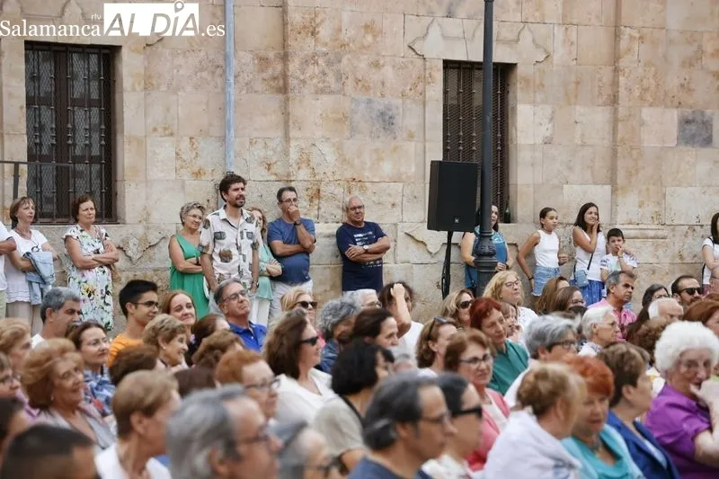 Foto 17 - Salda&ntilde;a y Carioca representan &lsquo;&iquest;D&oacute;nde est&aacute; Tom&aacute;s?&rsquo; en la plaza San Boal