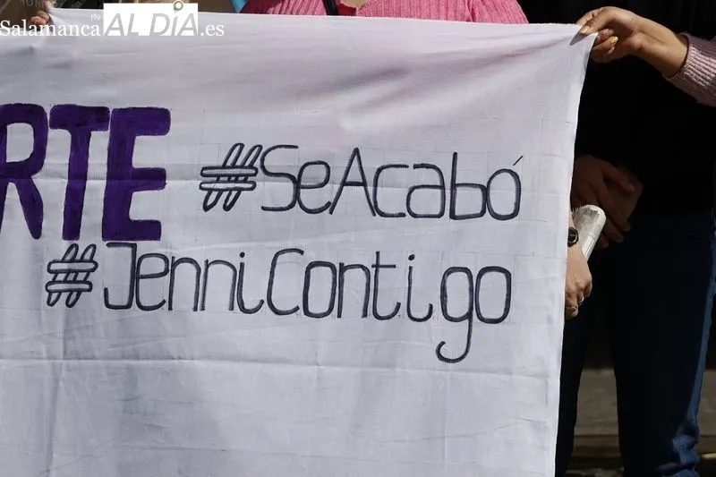 Foto 5 - El Movimiento Feminista de Salamanca se manifiesta a favor de Jenni Hermoso 