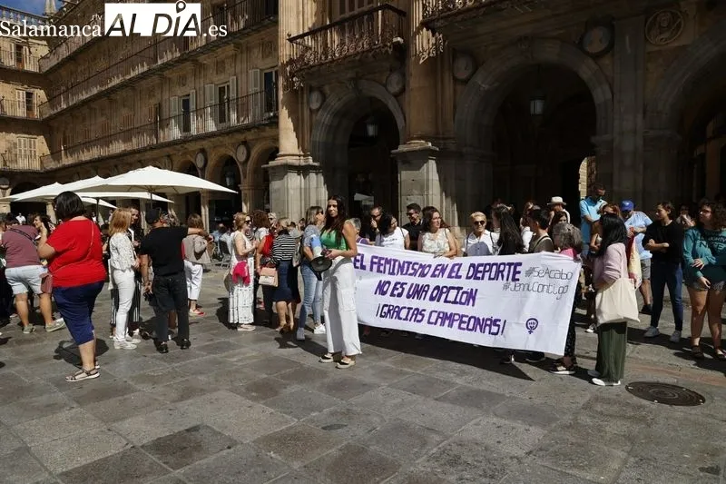 Foto 8 - El Movimiento Feminista de Salamanca se manifiesta a favor de Jenni Hermoso 