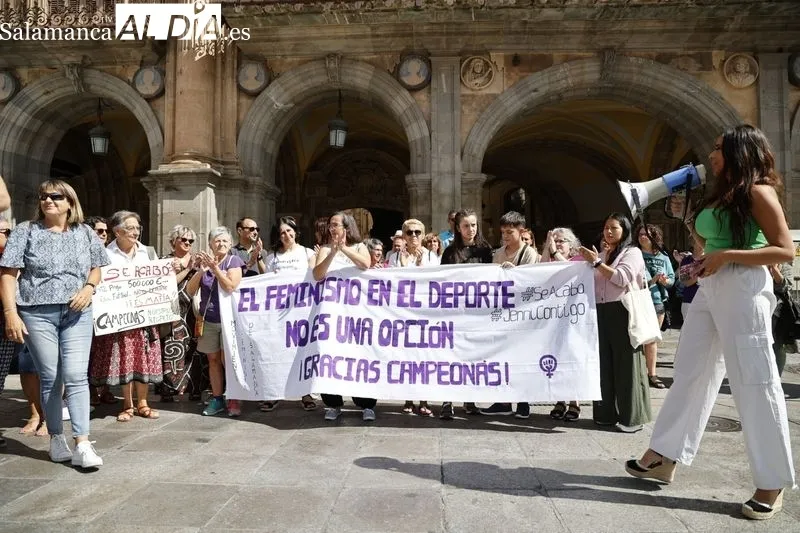 Foto 13 - El Movimiento Feminista de Salamanca se manifiesta a favor de Jenni Hermoso 