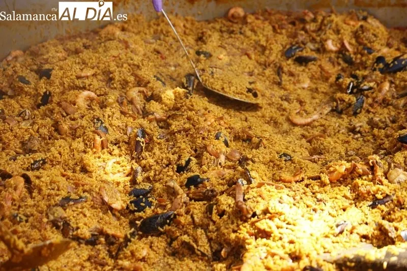 Foto 2 - Una espectacular paella popular para terminar las fiestas en Villagonzalo de Tormes