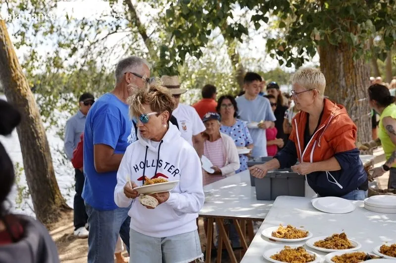 Foto 3 - Una espectacular paella popular para terminar las fiestas en Villagonzalo de Tormes
