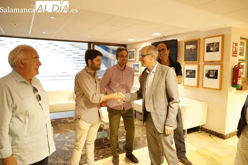 Foto 11 - Javier Iglesias se re&uacute;ne con los presidentes de asociaciones ganaderas de vacuno y FEAGAS