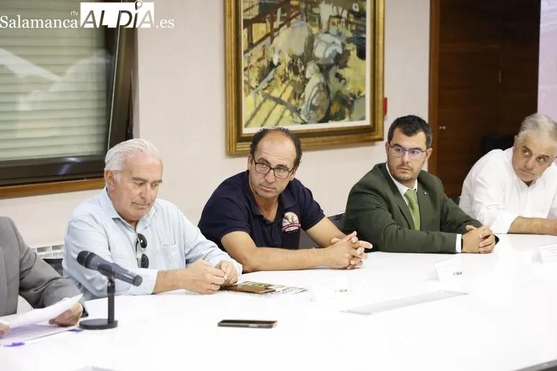 Foto 8 - Javier Iglesias se re&uacute;ne con los presidentes de asociaciones ganaderas de vacuno y FEAGAS