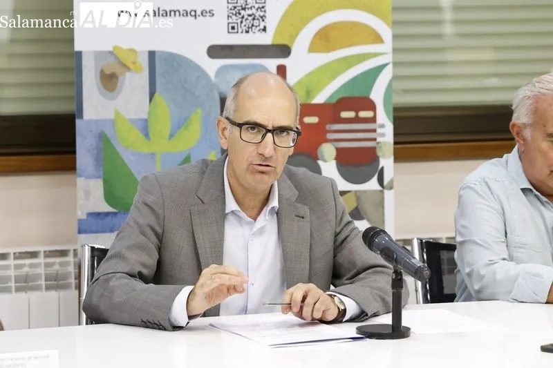 Foto 4 - Javier Iglesias se re&uacute;ne con los presidentes de asociaciones ganaderas de vacuno y FEAGAS