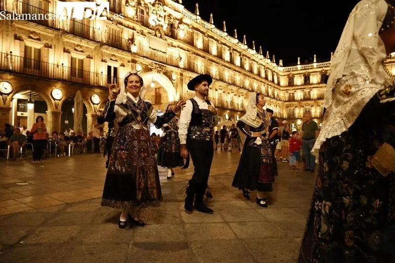 Foto 2 - Nuevas actuaciones del II Festival Internacional de Folklore Ciudad de Salamanca en la Plaza Mayor