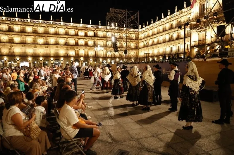 Foto 3 - Nuevas actuaciones del II Festival Internacional de Folklore Ciudad de Salamanca en la Plaza Mayor