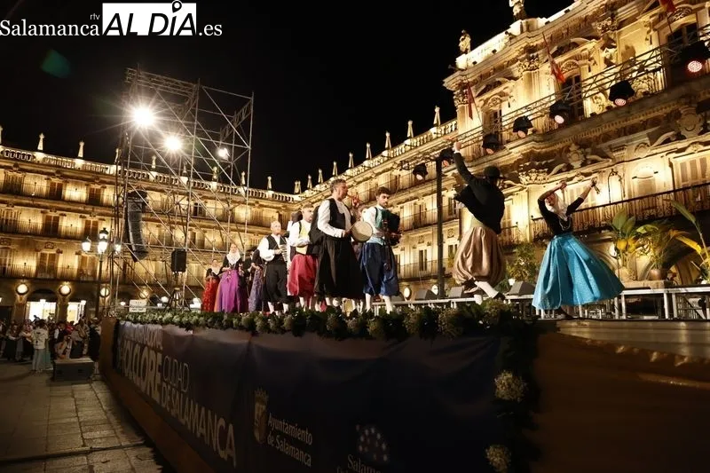 Foto 5 - Nuevas actuaciones del II Festival Internacional de Folklore Ciudad de Salamanca en la Plaza Mayor