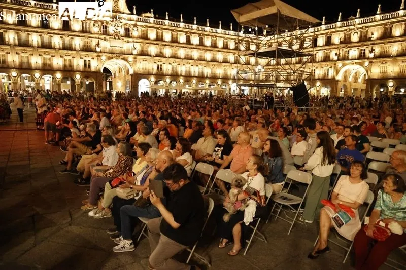 Foto 7 - Nuevas actuaciones del II Festival Internacional de Folklore Ciudad de Salamanca en la Plaza Mayor