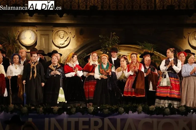 Foto 10 - Nuevas actuaciones del II Festival Internacional de Folklore Ciudad de Salamanca en la Plaza Mayor