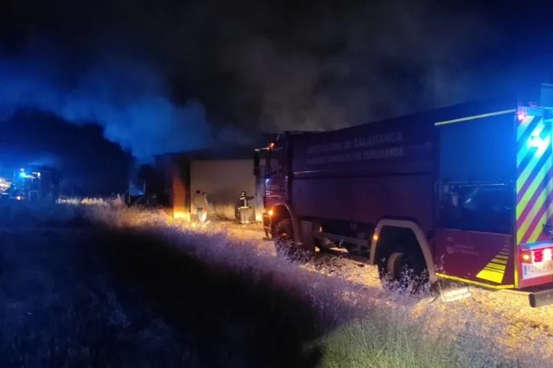 Un fuerte incendio se declaraba esta madrugada en Mancera de Abajo