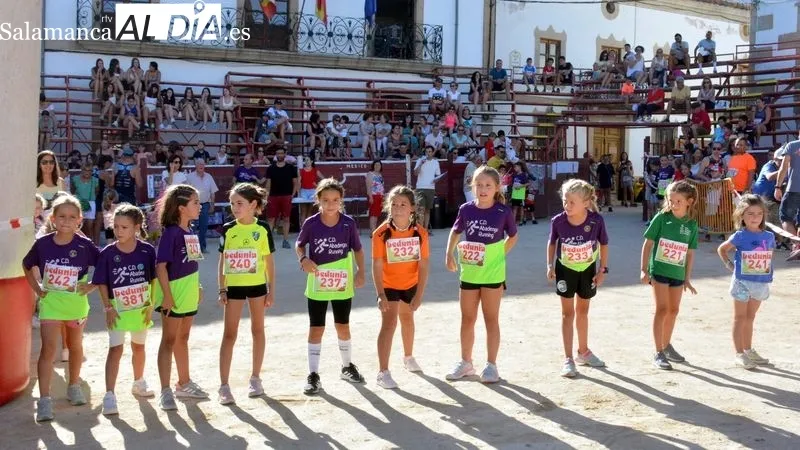 Foto 4 - Gran participaci&oacute;n de corredores y caminantes en la VIII 'Toromarat&oacute;n' de Lumbrales