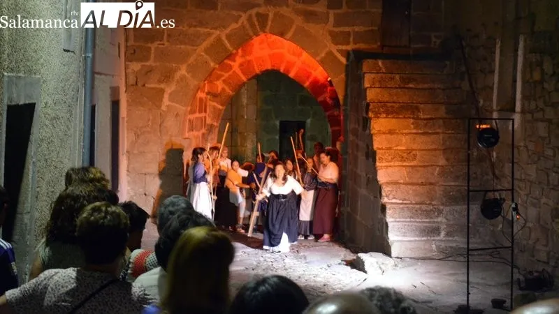 Foto 2 - &Eacute;xito de la ruta teatralizada por la villa patrimonio de San Felices de los Gallegos