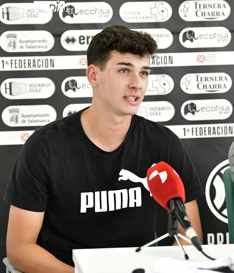 Asier Teijeira, extremo zurdo cedido de Unionistas cedido  por la Real Sociedad B