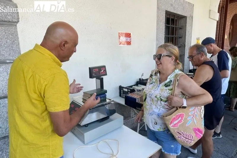 El Mercadillo de libros olvidados volvía este jueves a la Plaza de España