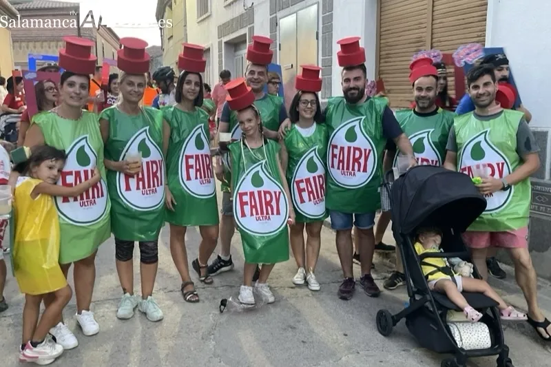 Foto 8 - Colorida y multitudinaria bienvenida a las fiestas de San Roque 2023 en Macotera
