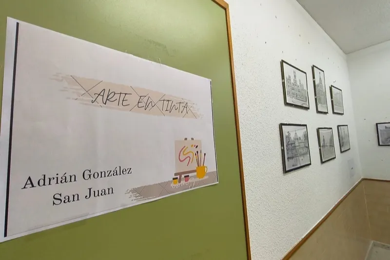 Adrián González muestra sus obras en Aldeaseca en la exposición ‘Arte en Tinta’